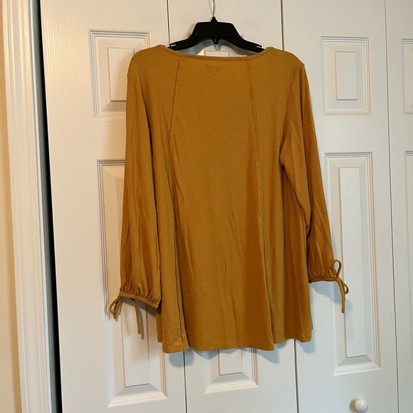 Wonderly Blouse - Picture 4 of 4